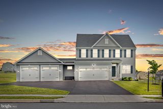 102 TYLER DR, Hanover, PA 17331