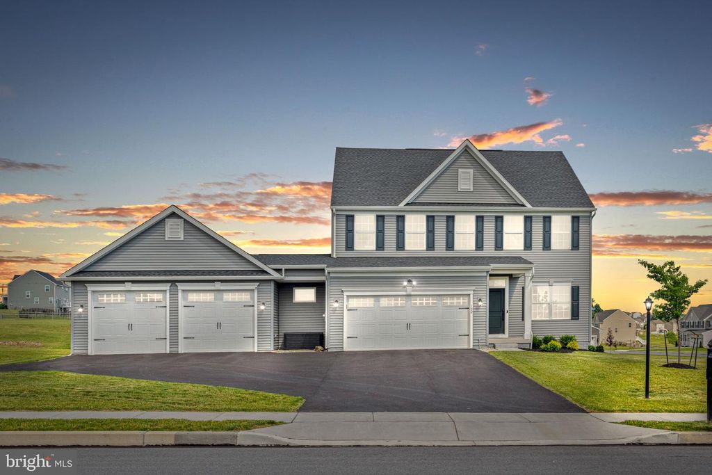 102 TYLER DR, Hanover, PA 17331