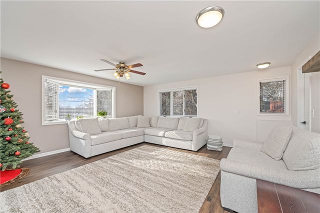 17 Overlook Drive, Parma, NY 14468