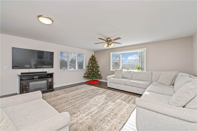 17 Overlook Drive, Parma, NY 14468