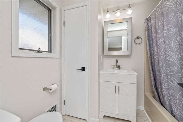 17 Overlook Drive, Parma, NY 14468