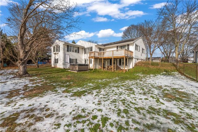 17 Overlook Drive, Parma, NY 14468