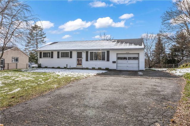 17 Overlook Drive, Parma, NY 14468