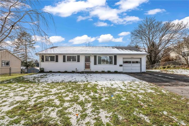 17 Overlook Drive, Parma, NY 14468