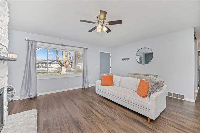 17 Overlook Drive, Parma, NY 14468