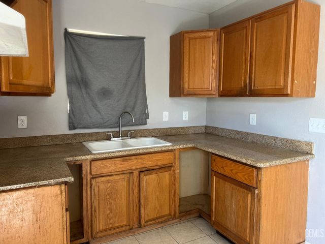 931 Knotts Street, Bakersfield, CA 93305