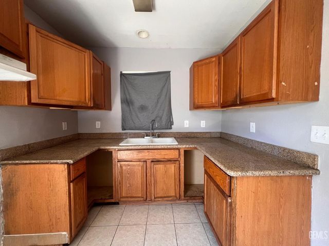 931 Knotts Street, Bakersfield, CA 93305
