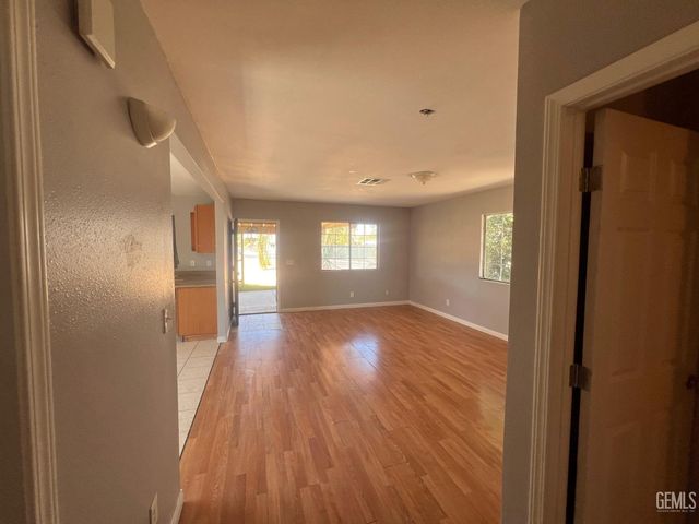 931 Knotts Street, Bakersfield, CA 93305