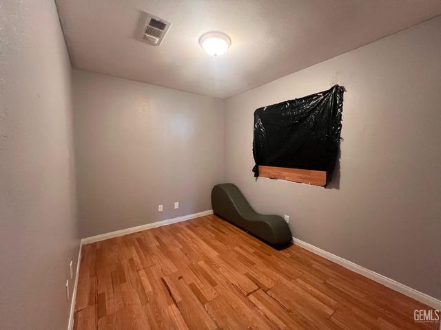 931 Knotts Street, Bakersfield, CA 93305