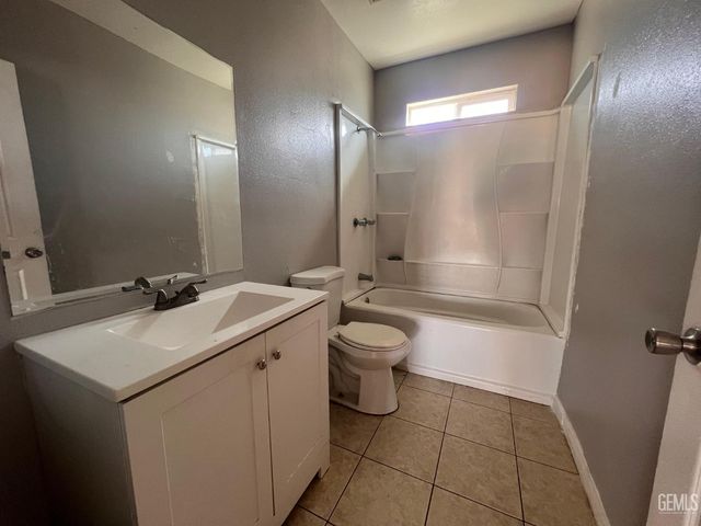 931 Knotts Street, Bakersfield, CA 93305