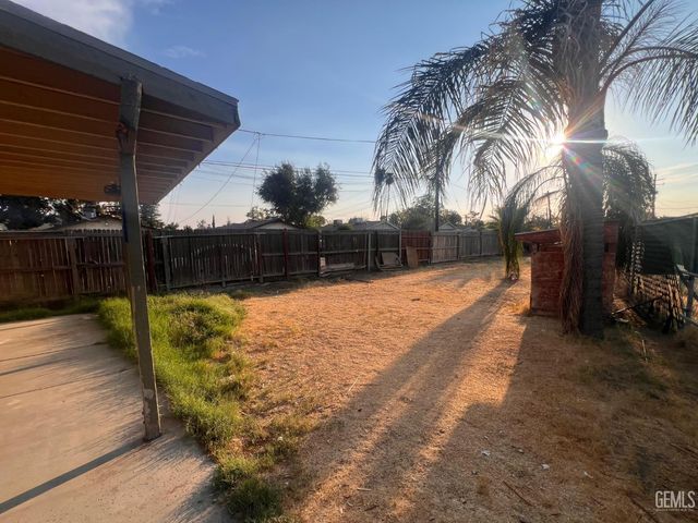 931 Knotts Street, Bakersfield, CA 93305