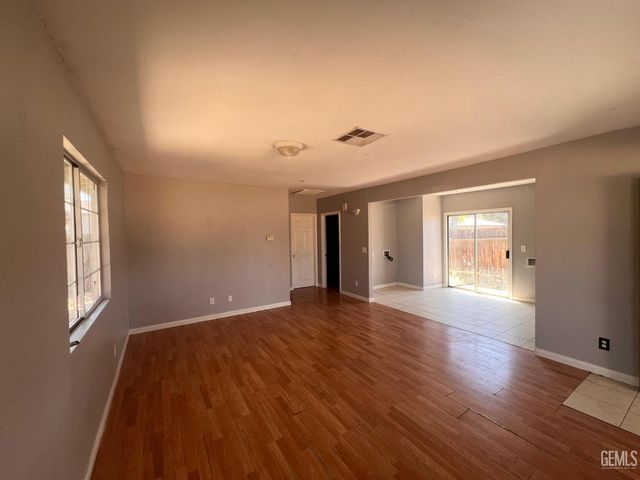 931 Knotts Street, Bakersfield, CA 93305