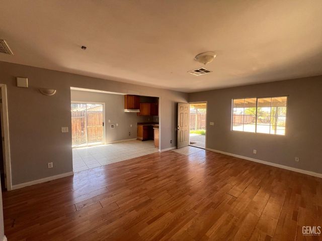 931 Knotts Street, Bakersfield, CA 93305