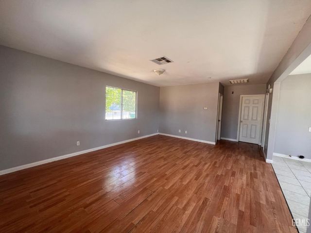 931 Knotts Street, Bakersfield, CA 93305