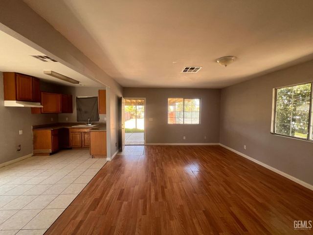 931 Knotts Street, Bakersfield, CA 93305