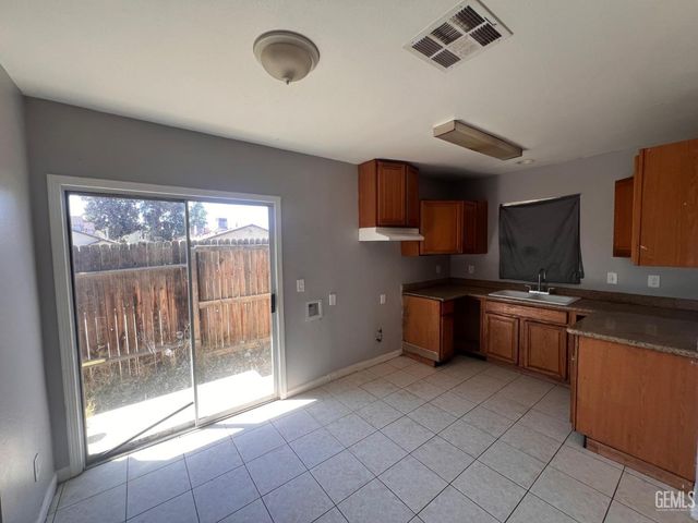 931 Knotts Street, Bakersfield, CA 93305