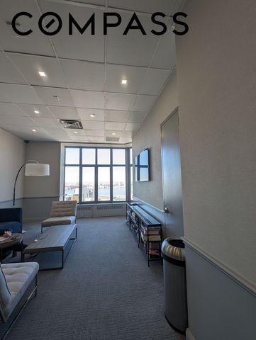 500 W 43rd St Apt 28D, New York City, NY 10036