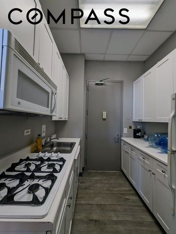500 W 43rd St Apt 28D, New York City, NY 10036