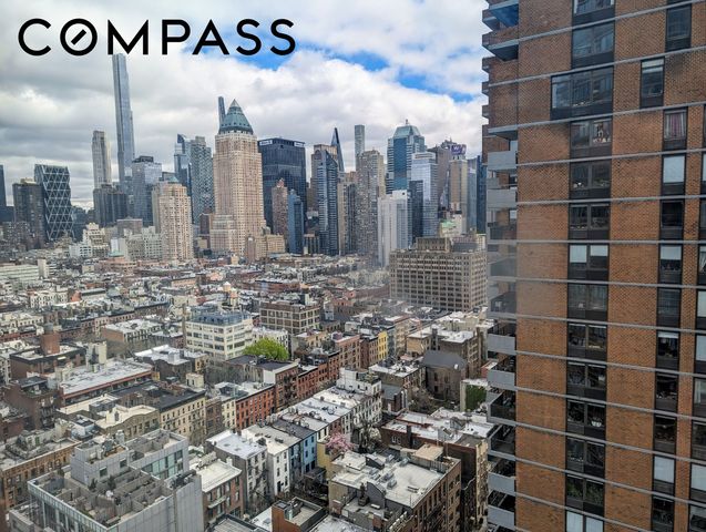 500 W 43rd St Apt 28D, New York City, NY 10036