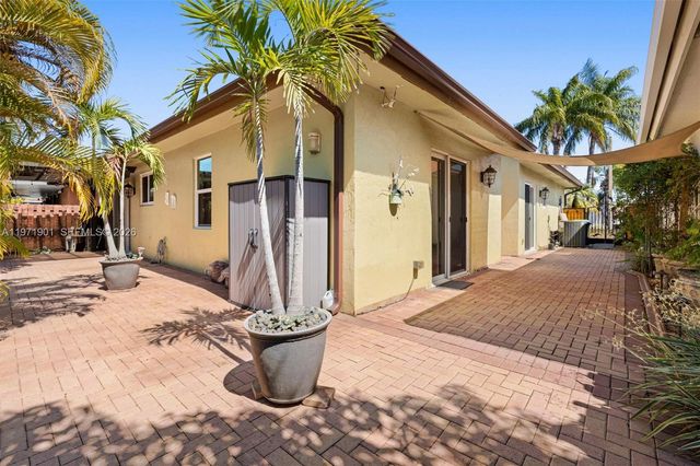 14756 NW 88th Ave, Miami Lakes, FL 33018