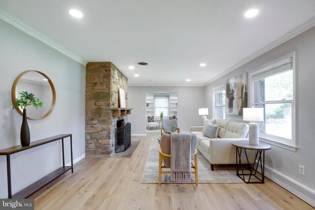 15027 BRADDOCK RD, Centreville, VA 20120