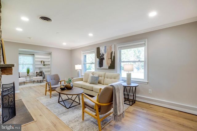 15027 BRADDOCK RD, Centreville, VA 20120