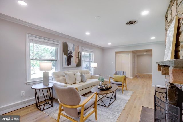 15027 BRADDOCK RD, Centreville, VA 20120