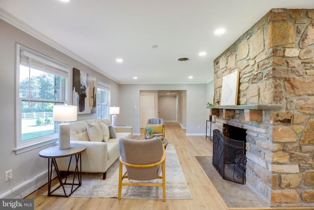 15027 BRADDOCK RD, Centreville, VA 20120