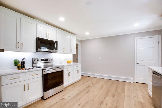 15027 BRADDOCK RD, Centreville, VA 20120