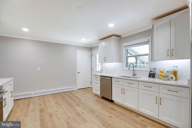 15027 BRADDOCK RD, Centreville, VA 20120