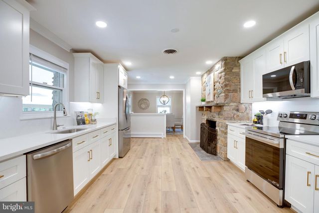 15027 BRADDOCK RD, Centreville, VA 20120