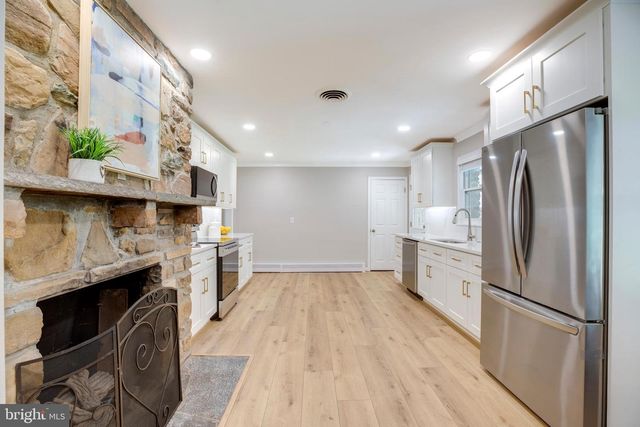 15027 BRADDOCK RD, Centreville, VA 20120