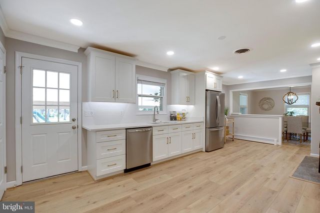 15027 BRADDOCK RD, Centreville, VA 20120