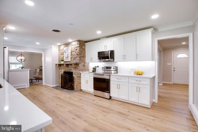 15027 BRADDOCK RD, Centreville, VA 20120