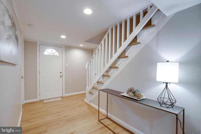 15027 BRADDOCK RD, Centreville, VA 20120