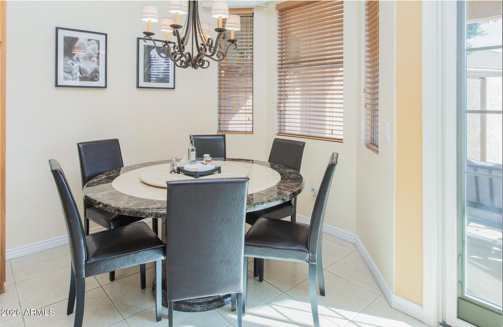 Image 13 of property listing at 15469 N 13TH Avenue, Phoenix, AZ 85023