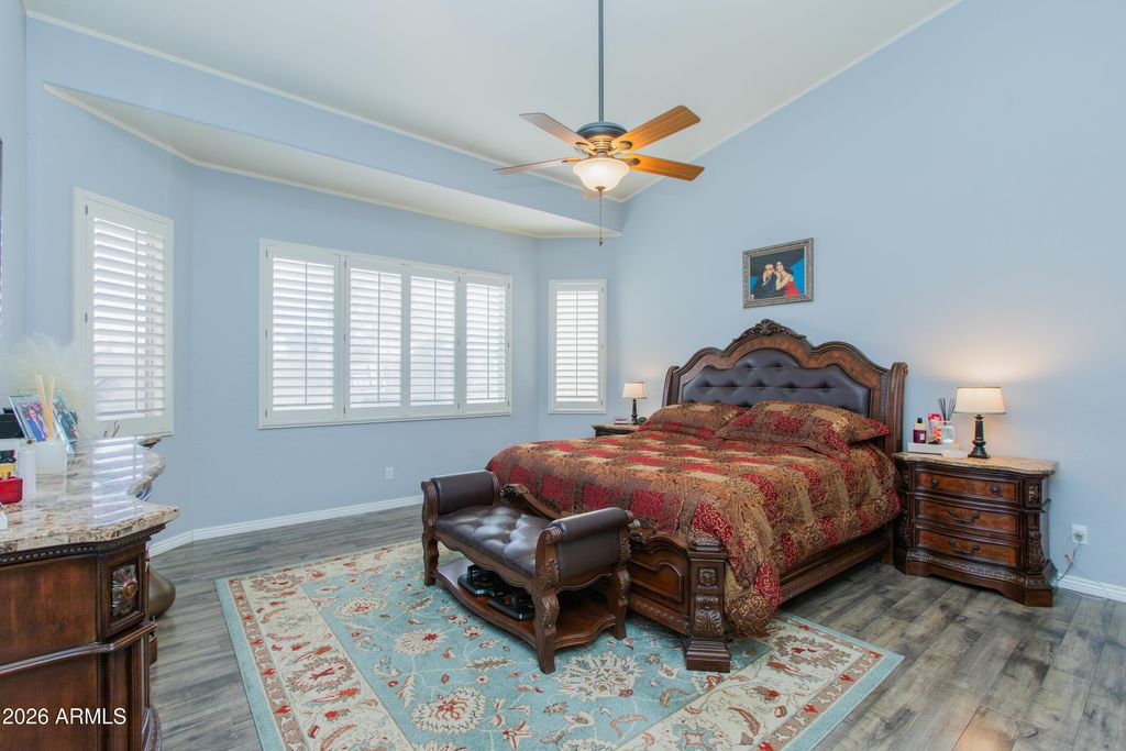 Image 15 of property listing at 15469 N 13TH Avenue, Phoenix, AZ 85023