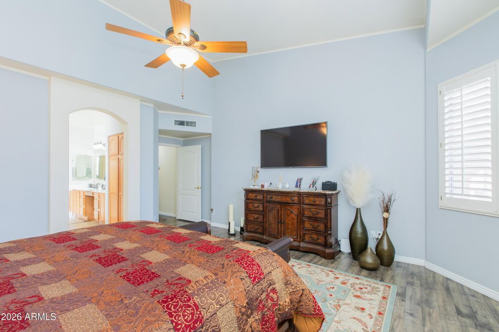 Image 17 of property listing at 15469 N 13TH Avenue, Phoenix, AZ 85023