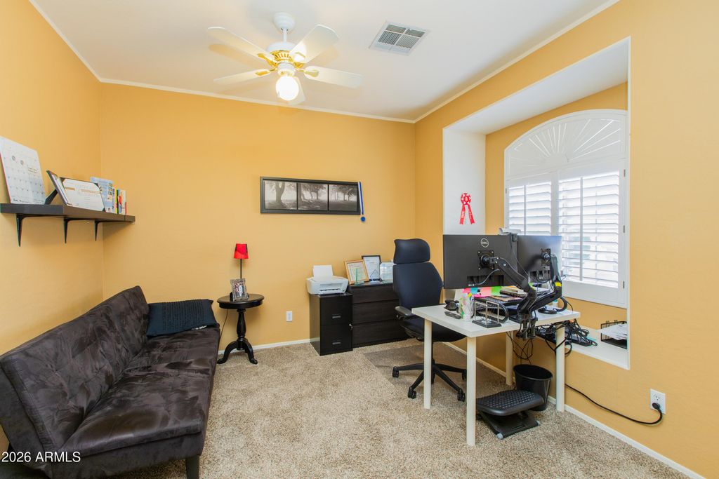 Image 22 of property listing at 15469 N 13TH Avenue, Phoenix, AZ 85023