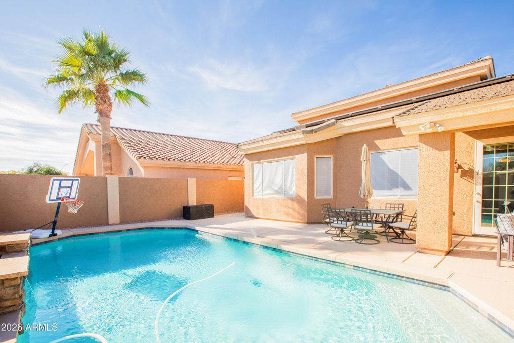 Image 25 of property listing at 15469 N 13TH Avenue, Phoenix, AZ 85023
