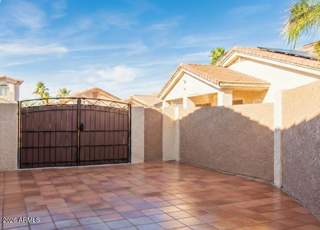 Image 28 of property listing at 15469 N 13TH Avenue, Phoenix, AZ 85023