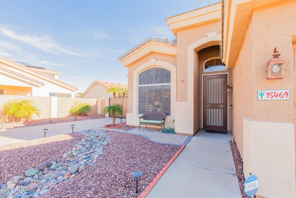 Image 5 of property listing at 15469 N 13TH Avenue, Phoenix, AZ 85023