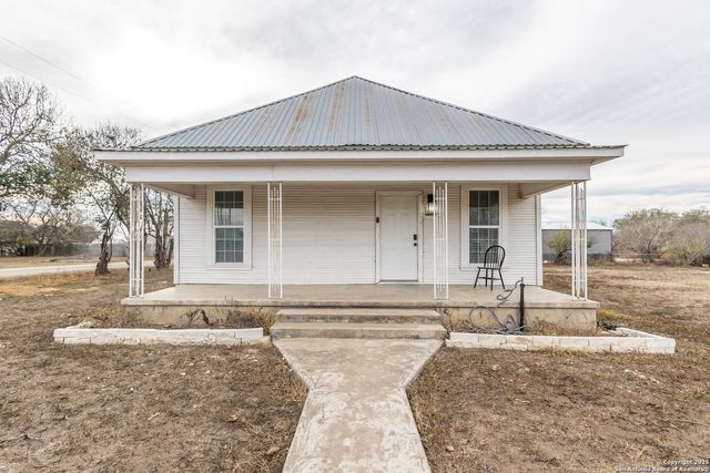 219 S Pickford, Sabinal, TX 78881