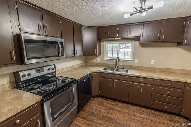 219 S Pickford, Sabinal, TX 78881