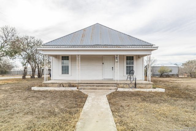 219 S Pickford, Sabinal, TX 78881