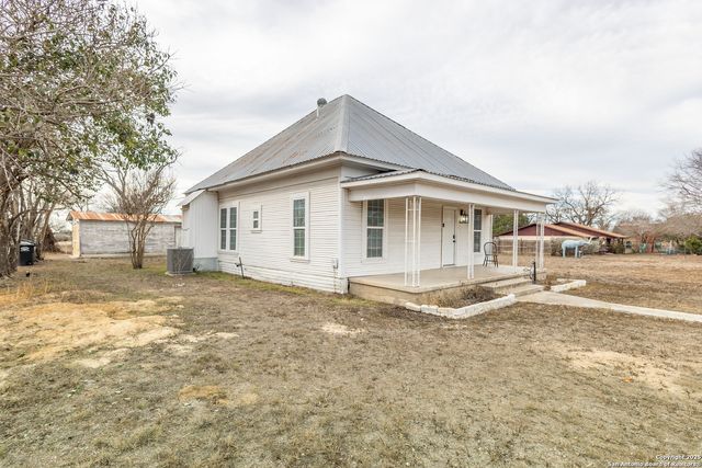 219 S Pickford, Sabinal, TX 78881