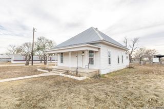 219 S Pickford, Sabinal, TX 78881