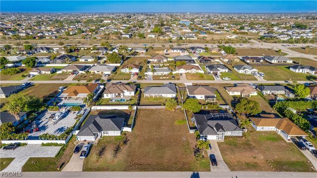 1902 NE 17th TER, Cape Coral, FL 33909