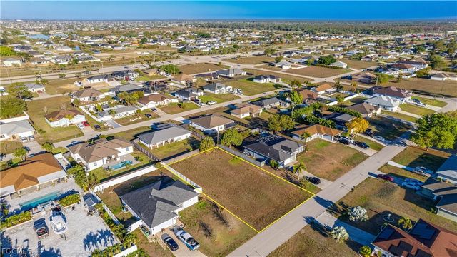 1902 NE 17th TER, Cape Coral, FL 33909