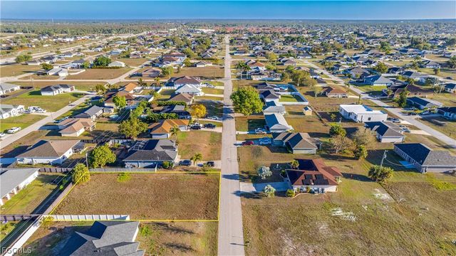 1902 NE 17th TER, Cape Coral, FL 33909